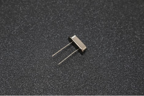 6Mhz HC-49S Crystal Oscillator (DIP)