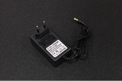 16.8V 2A AC to DC Adapter ( AC 220V ) for BMS